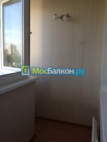 Отделка балкона и лоджии пластиковыми ПВХ панелями в Лобне от компании МосБалкон