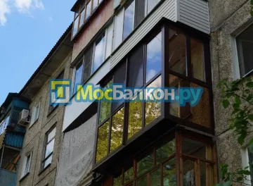 Отделка балкона и лоджии пластиковыми ПВХ панелями в Лобне от компании МосБалкон