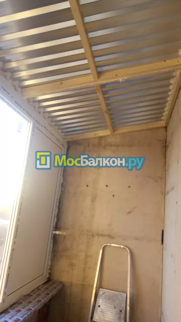 Крыша на балконе в Лобне монтаж и ремонт по выгодной цене от МосБалкон