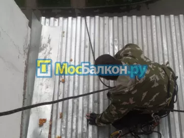 Крыша на балконе в Лобне монтаж и ремонт по выгодной цене от МосБалкон