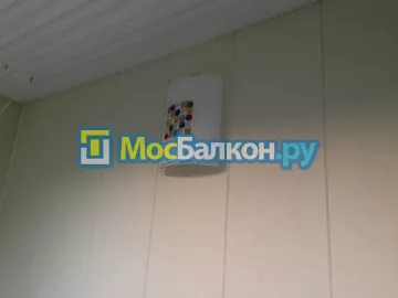 Отделка балкона и лоджии пластиковыми ПВХ панелями в Лобне от компании МосБалкон