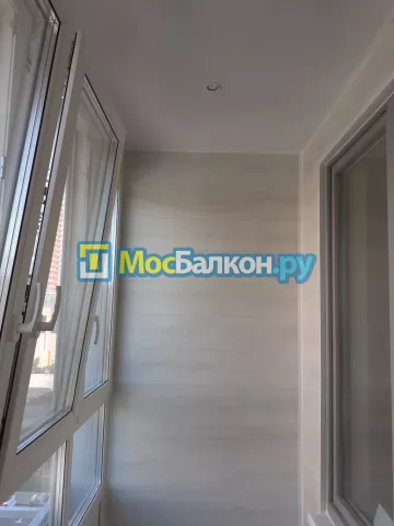Отделка балконов ламинатом в Москве цены под ключ от МосБалкон