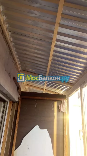 Крыша на балконе в Лобне монтаж и ремонт по выгодной цене от МосБалкон