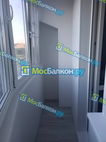 Отделка балкона и лоджии пластиковыми ПВХ панелями в Лобне от компании МосБалкон