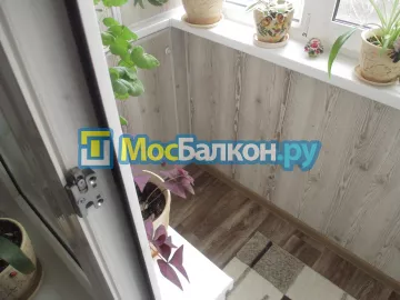 Отделка балкона и лоджии пластиковыми ПВХ панелями в Лобне от компании МосБалкон