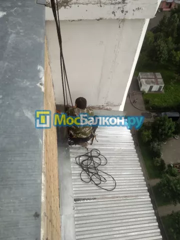 Крыша на балконе в Лобне монтаж и ремонт по выгодной цене от МосБалкон