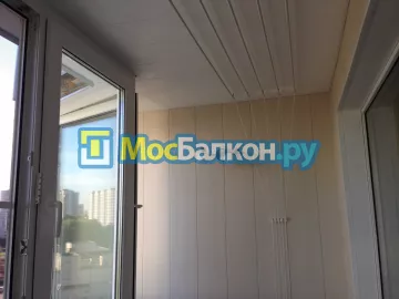 Отделка балкона и лоджии пластиковыми ПВХ панелями в Лобне от компании МосБалкон