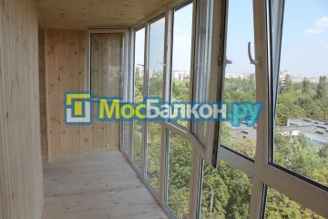 Отделка балкона и лоджии пластиковыми ПВХ панелями в Лобне от компании МосБалкон