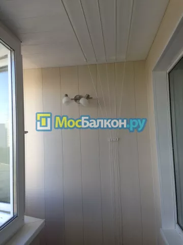 Отделка балкона и лоджии пластиковыми ПВХ панелями в Лобне от компании МосБалкон