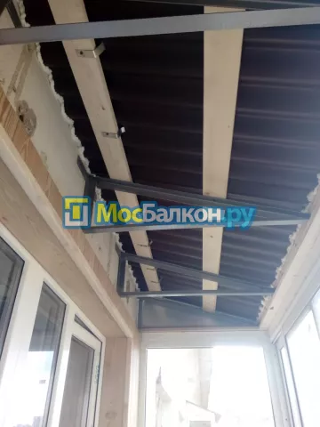 Крыша на балконе в Лобне монтаж и ремонт по выгодной цене от МосБалкон