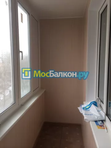 Отделка балкона и лоджии пластиковыми ПВХ панелями в Лобне от компании МосБалкон