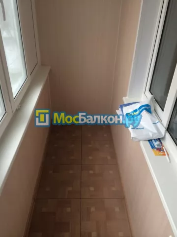 Отделка балкона и лоджии пластиковыми ПВХ панелями в Лобне от компании МосБалкон