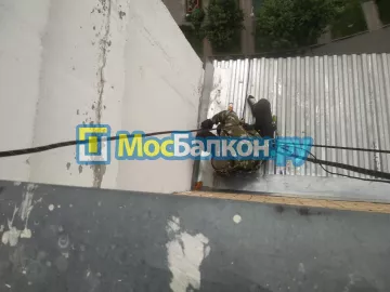 Крыша на балконе в Лобне монтаж и ремонт по выгодной цене от МосБалкон