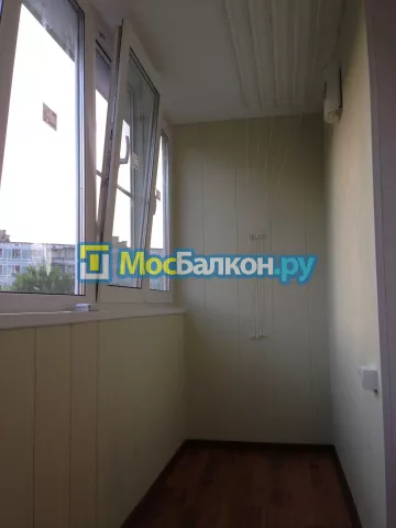 Отделка балкона и лоджии пластиковыми ПВХ панелями в Лобне от компании МосБалкон