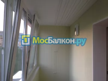Отделка балкона и лоджии пластиковыми ПВХ панелями в Лобне от компании МосБалкон