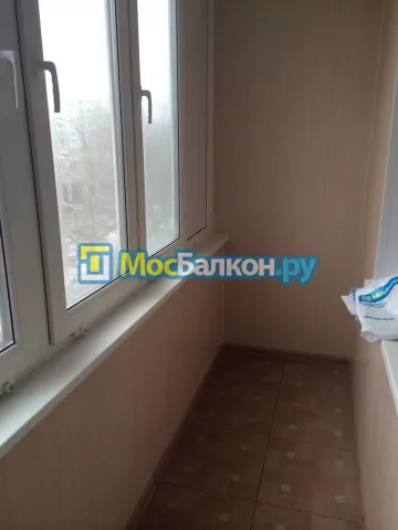 Отделка балкона и лоджии пластиковыми ПВХ панелями в Лобне от компании МосБалкон