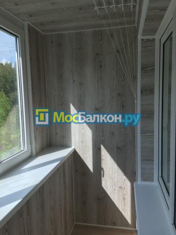 Пластиковое остекление на выносе подоконника