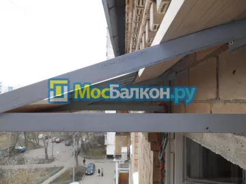 Крыша на балконе в Лобне монтаж и ремонт по выгодной цене от МосБалкон