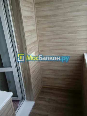 Отделка балкона и лоджии пластиковыми ПВХ панелями в Лобне от компании МосБалкон