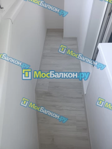 Отделка балкона и лоджии пластиковыми ПВХ панелями в Лобне от компании МосБалкон