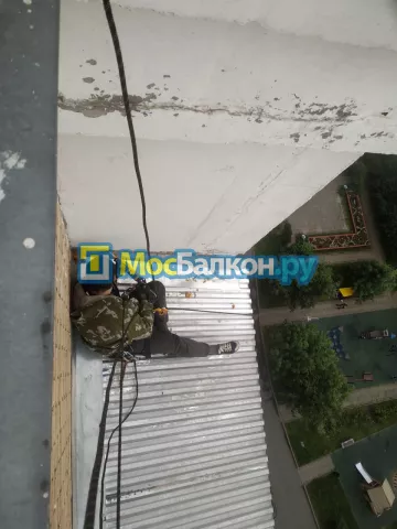 Крыша на балконе в Лобне монтаж и ремонт по выгодной цене от МосБалкон