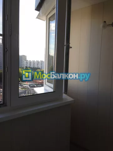 Отделка балкона и лоджии пластиковыми ПВХ панелями в Лобне от компании МосБалкон