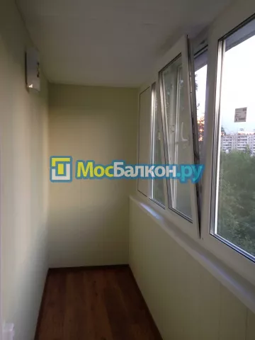 Отделка балкона и лоджии пластиковыми ПВХ панелями в Лобне от компании МосБалкон